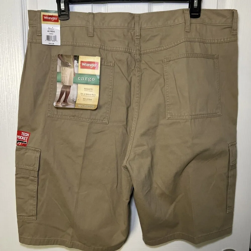 Wrangler Cargo Shorts NWT Mens 42 Relaxed Fit Beige Khaki Pockets Cotton